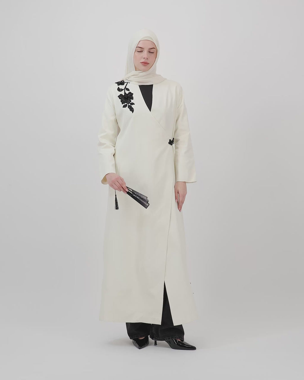 Monochrome Dynasty | Abaya