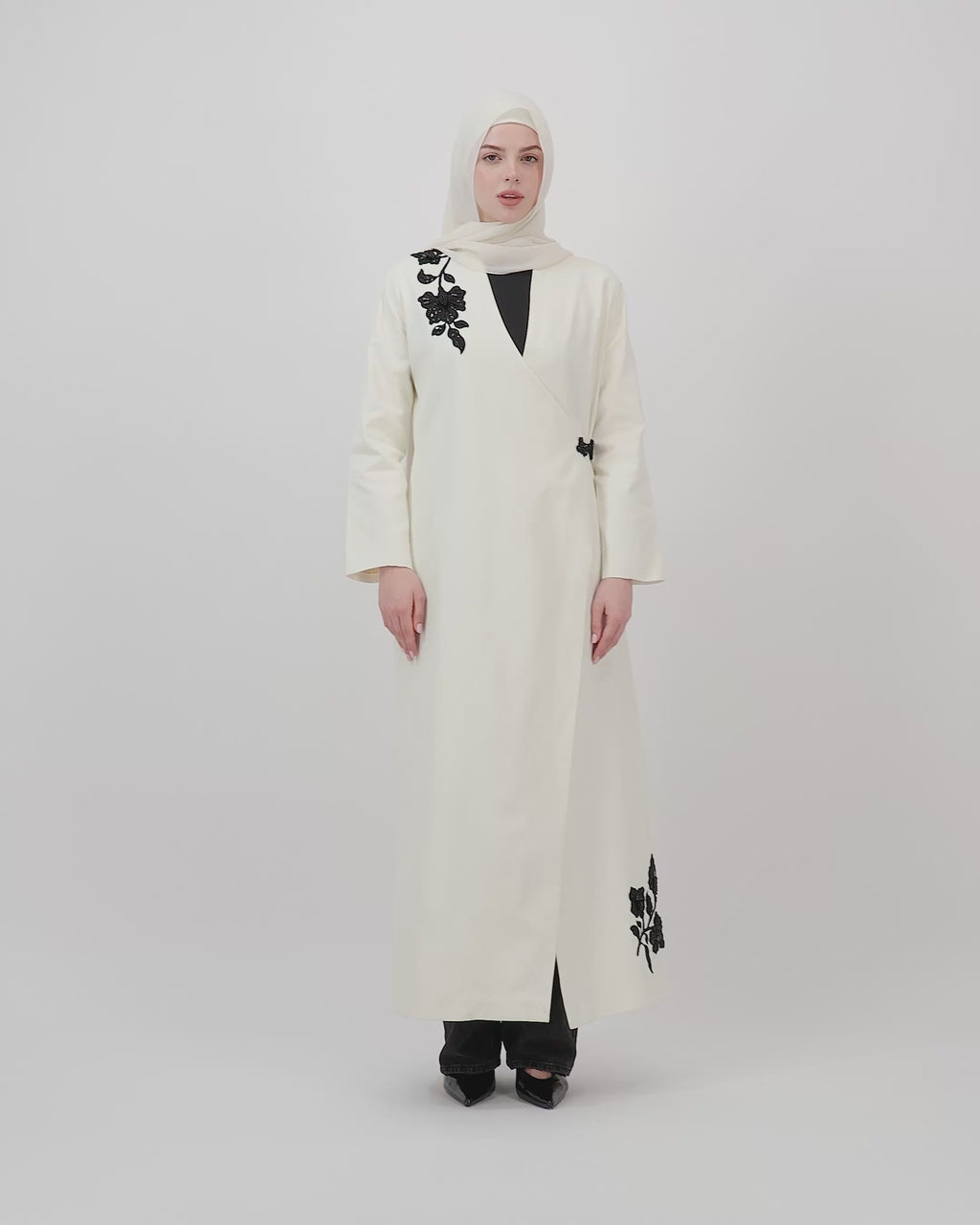 Monochrome Dynasty | Abaya